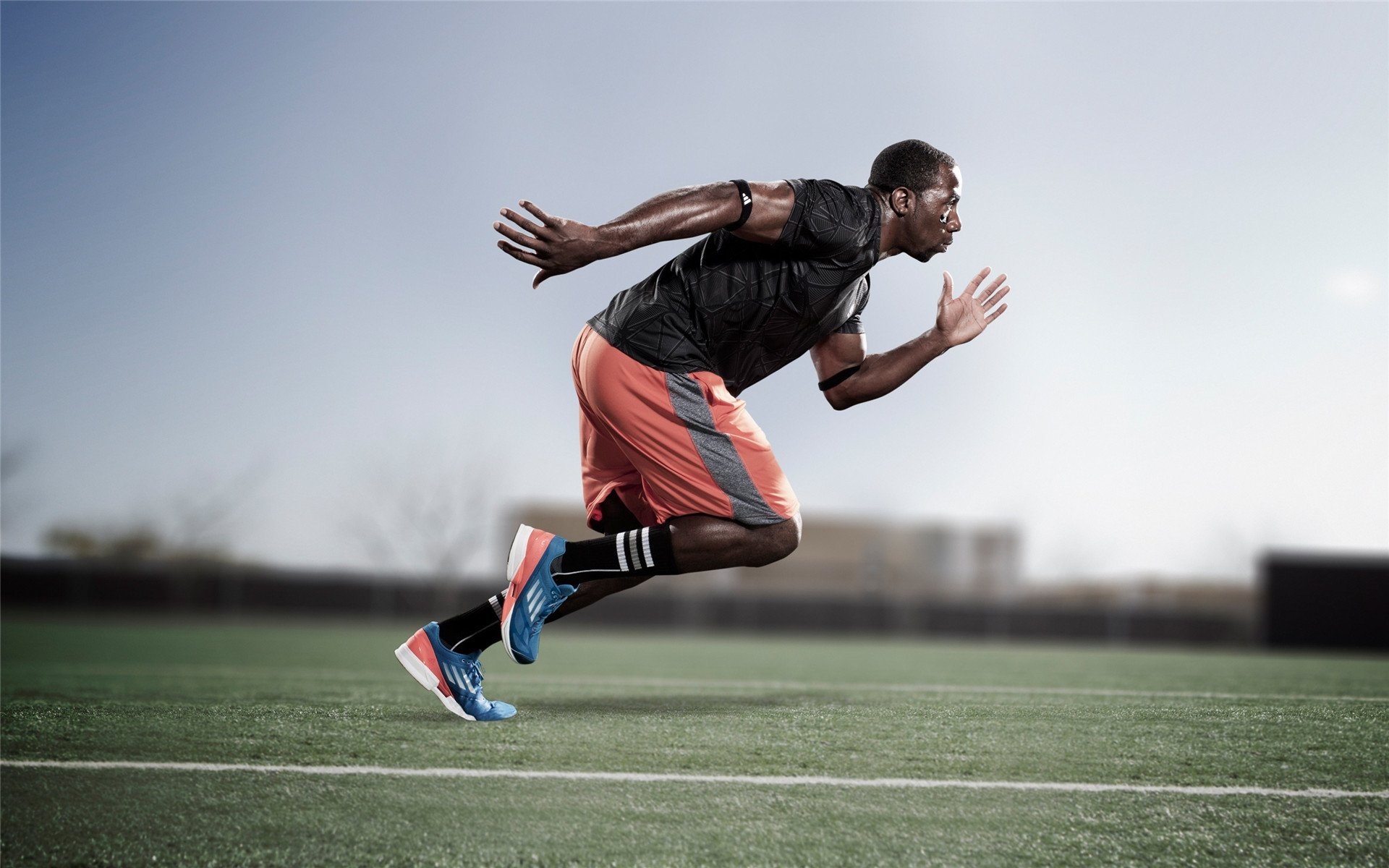 新一批青训教练被派驻各大俱乐部,专业化水平显著提升,青训足球教练